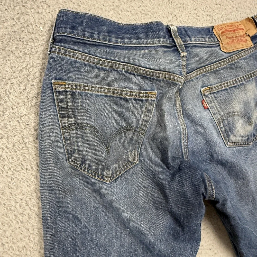 Levis 501 Jeans Mens 35x30 Blue Medium Wash‎ Straight Leg Button Fly Distressed